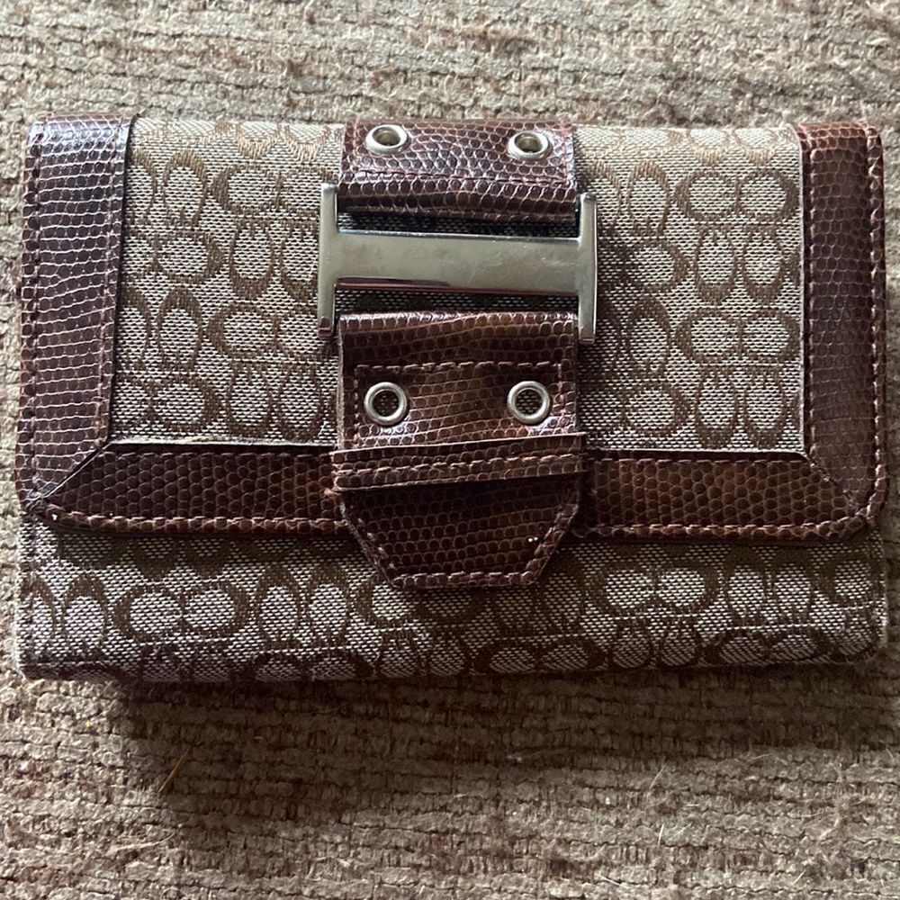 Signature C Unbranded Wallet